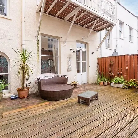 Central 2 Bed Flat With Garden Near City Centre Appartement