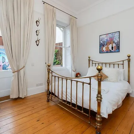 Central 2 Bed Flat With Garden Near City Centre דירה