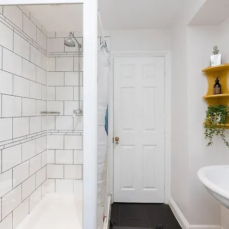 דירה Central 2 Bed Flat With Garden Near City Centre *