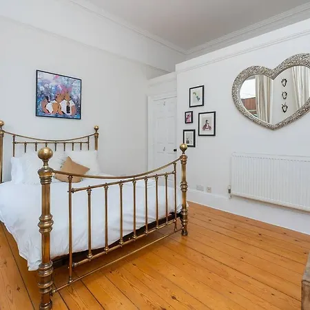 Central 2 Bed Flat With Garden Near City Centre * בריסטול