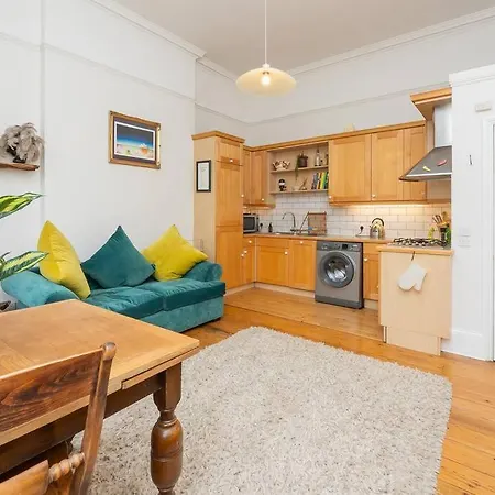 Central 2 Bed Flat With Garden Near City Centre דירה בריסטול