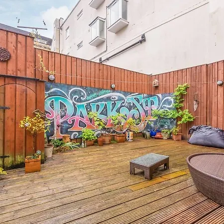 Central 2 Bed Flat With Garden Near City Centre דירה בריסטול