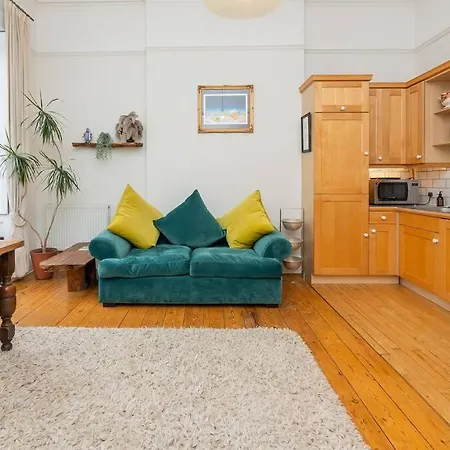 Central 2 Bed Flat With Garden Near City Centre * Bristol